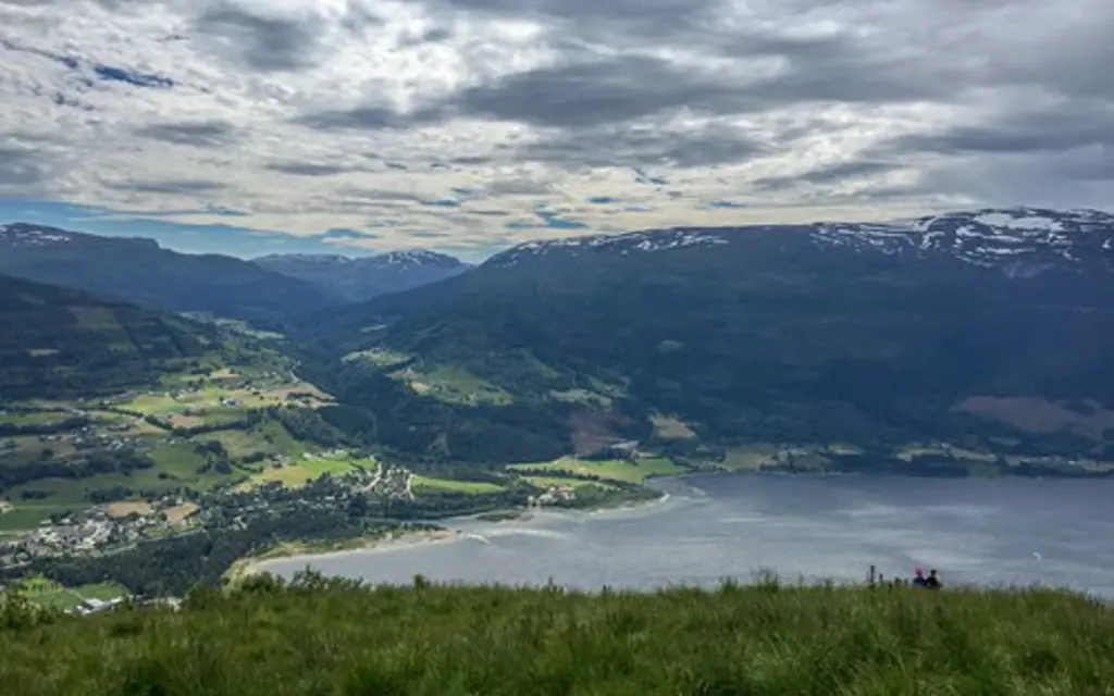 Bilde av Voss sett fra fjellet