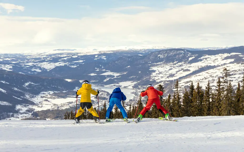 Skikjørere klare til å sette utfor