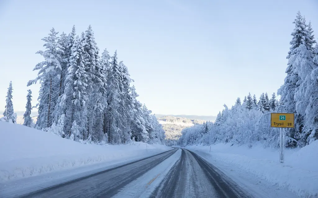 Snowy road to Trysil