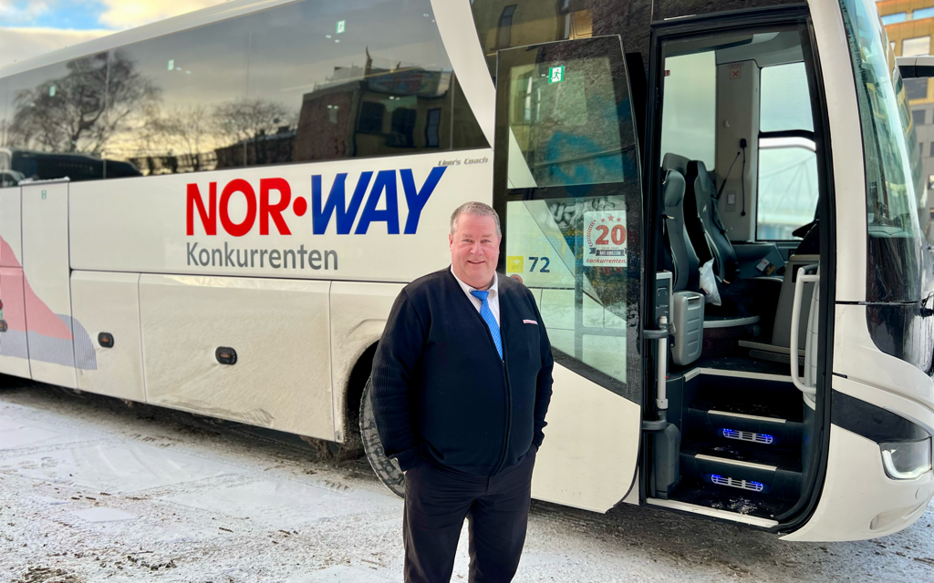 Vidar Skogmo utenfor NOR-WAY buss