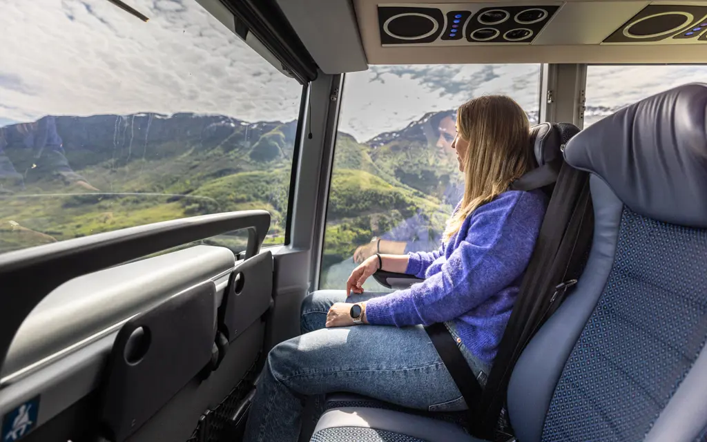 woman enjoying the view from the panoramic seat on Haukeliekspressen