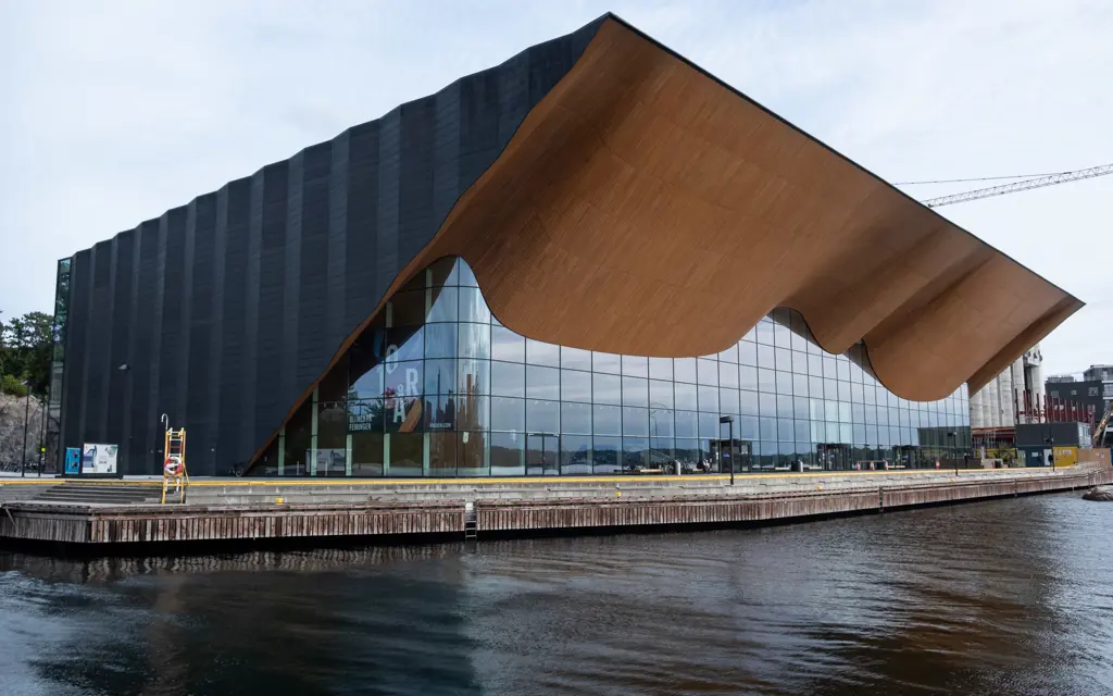 Kilden kulturhus på ved sjøen i Kristiansand