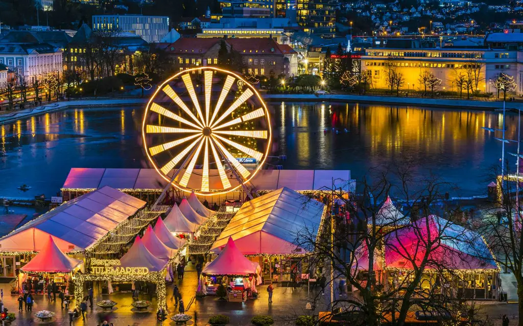 Ferris wheel and sales stalls at christmas market in Bergen