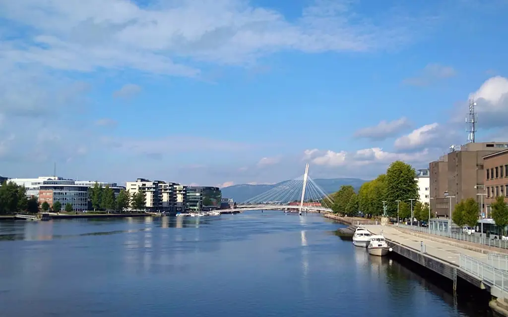 The river Drammenselva runs through the city of Drammen