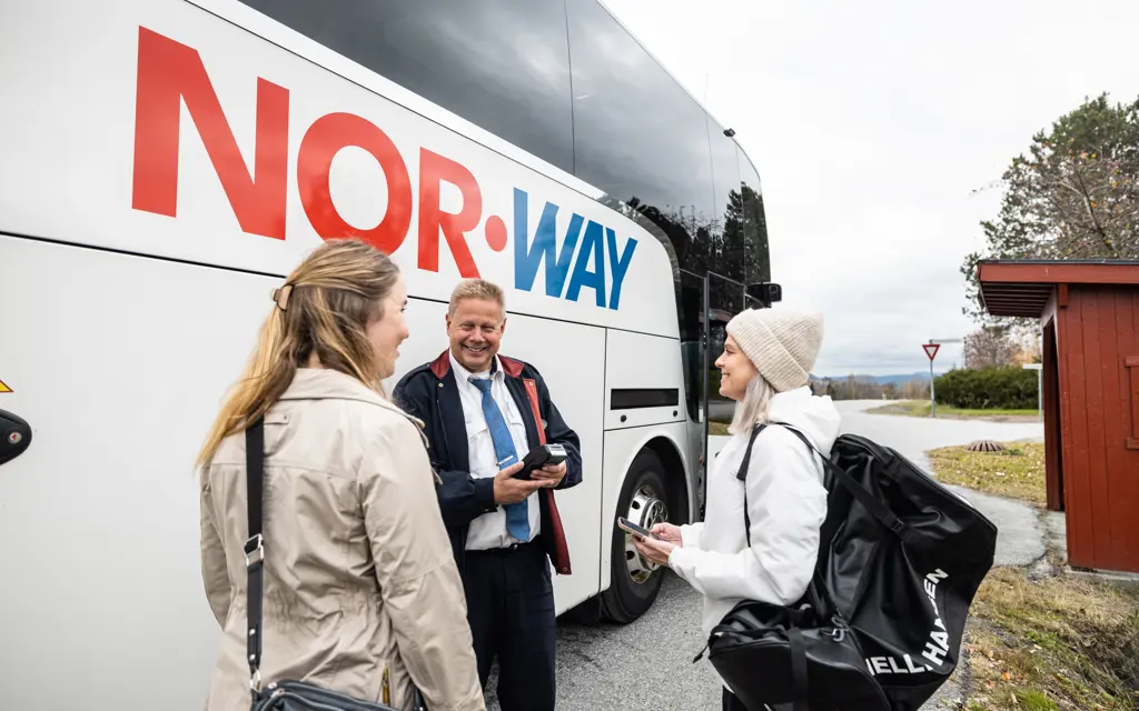 Driver and two passengers standing outside a NOR-WAY coach