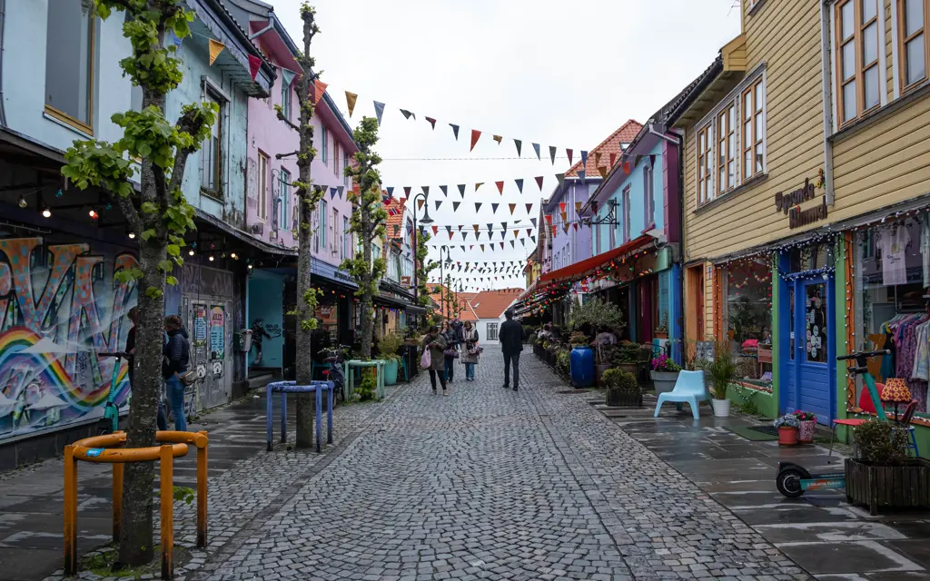 Fargegaten i Stavanger med brosteinsunderlag