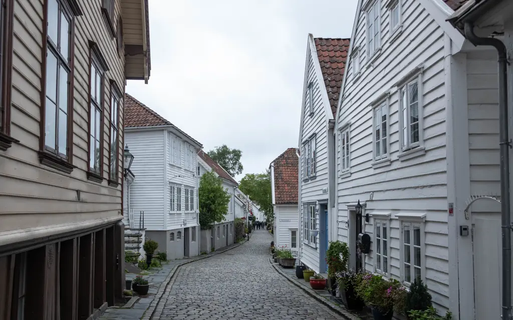 Hvite trehus i Stavanger sentrum